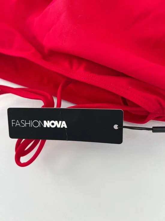 Fashion Nova Ellie Ruched One-Piece Swimsuit Style# ZD22064 Red NWT Size M - Picture 2 of 13